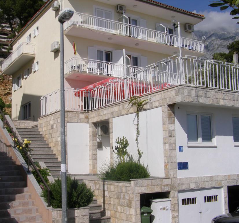 *** Apartments Šarić - Baška Voda